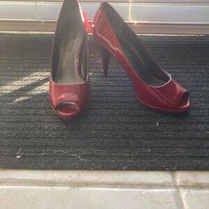 Moda candie red heels.